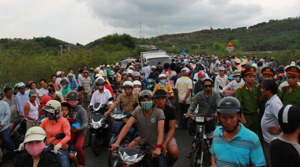 Khánh Hòa Tai nạn liên hoàn giữa 4 ô tô, gây chết người và ùn tắc kéo dài trên đèo Rọ Tượng